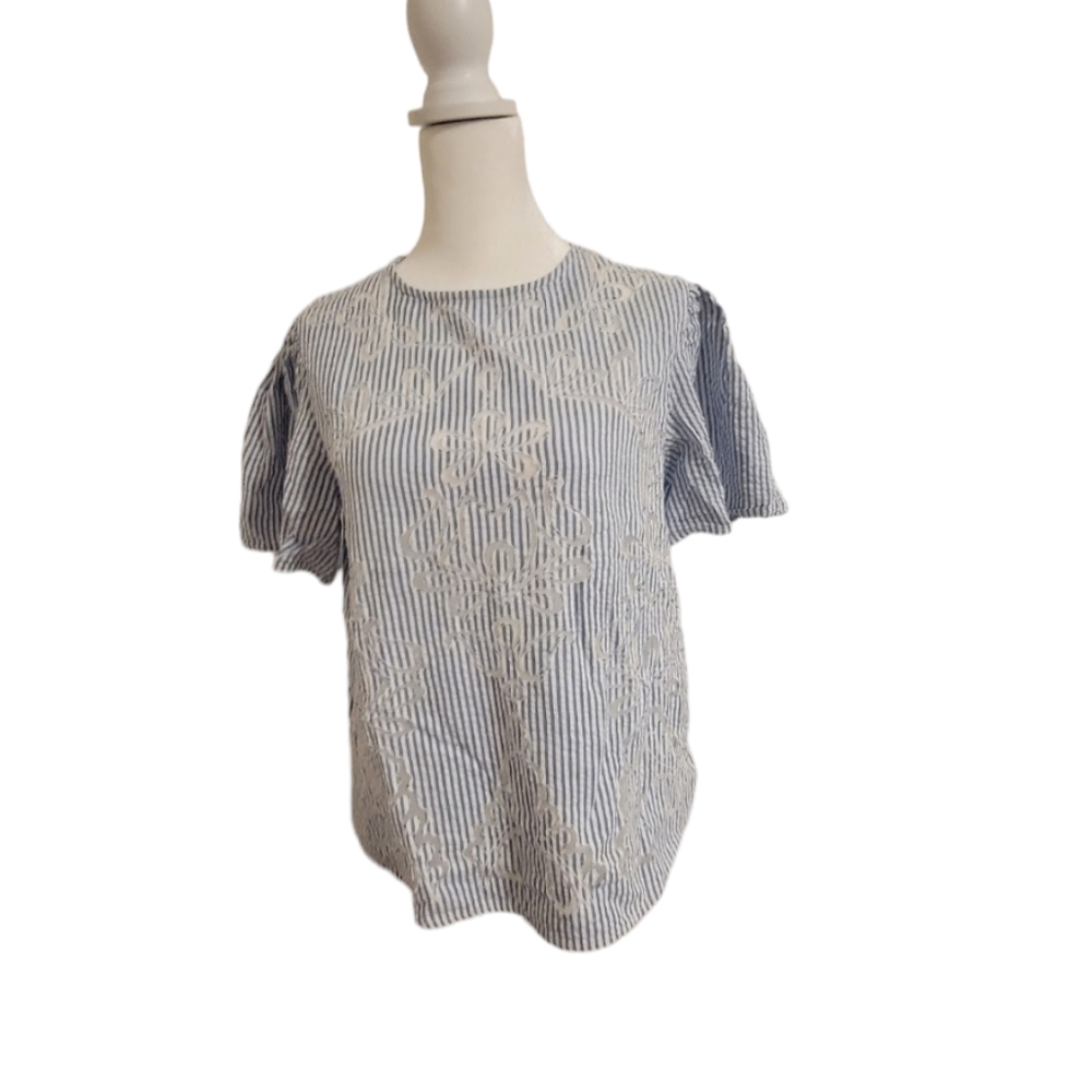 Zara size small blue and white floral striped design short sleeve polyes…